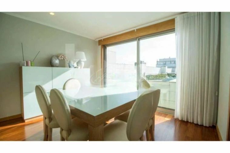 Apartamento T4 para Venda em Espinho Foto 3