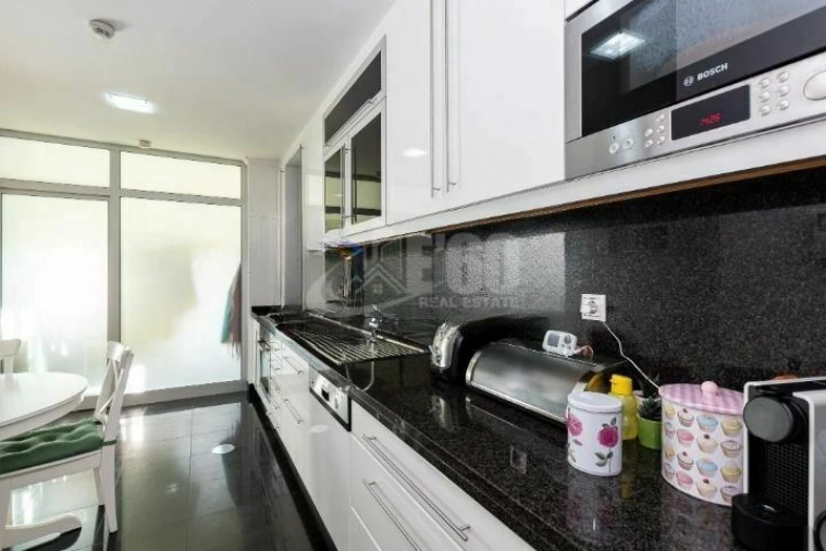Apartamento T4 para Venda em Espinho Foto 8