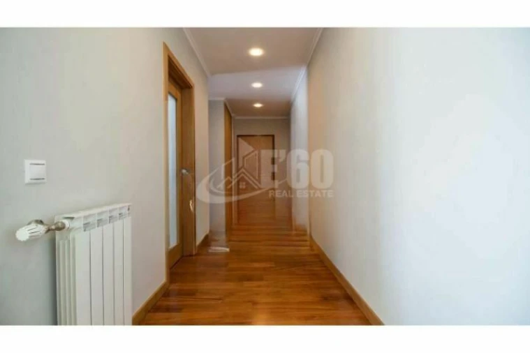 Apartamento T4 para Venda em Espinho Foto 11