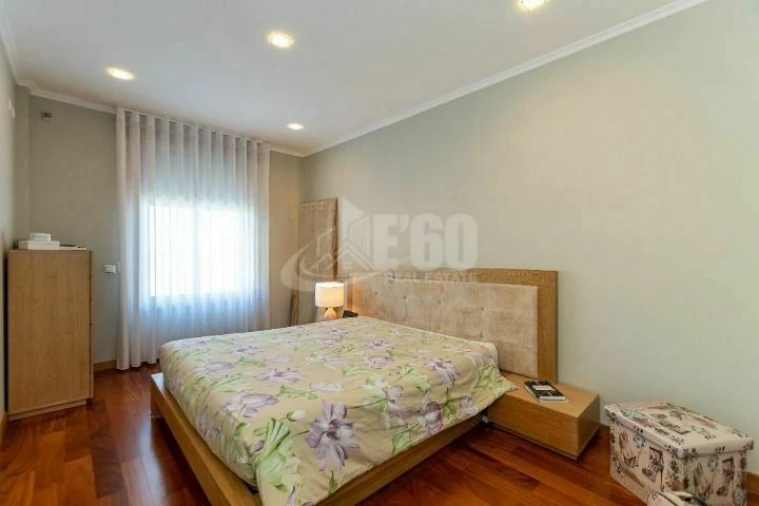Apartamento T4 para Venda em Espinho Foto 16