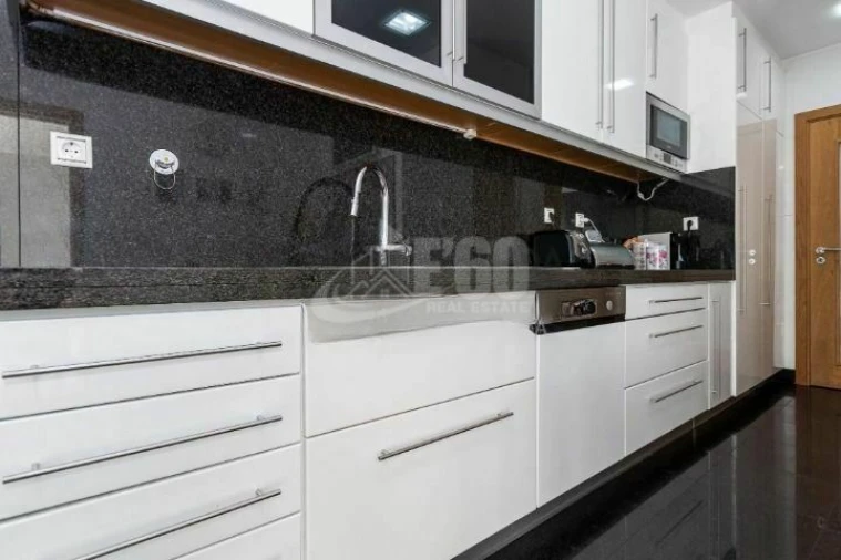 Apartamento T4 para Venda em Espinho Foto 9