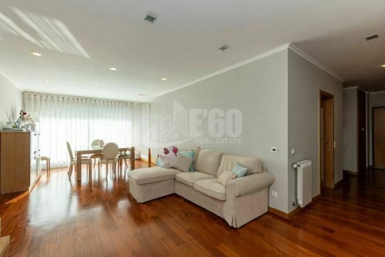 Apartamento T4 para Venda em Espinho Foto 2