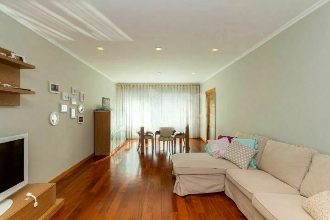 Apartamento T4 para Venda em Espinho Foto 4