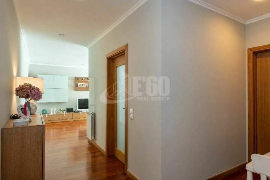 Apartamento T4 para Venda em Espinho Foto 7