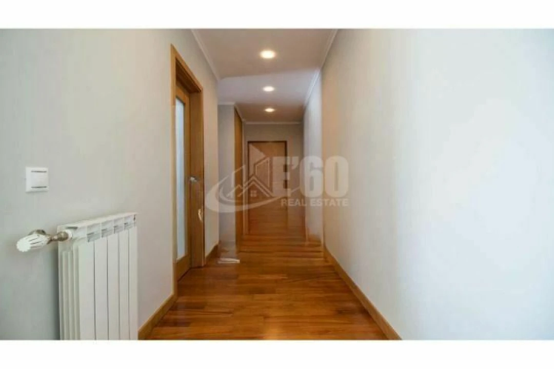 Apartamento T4 para Venda em Espinho Foto 11