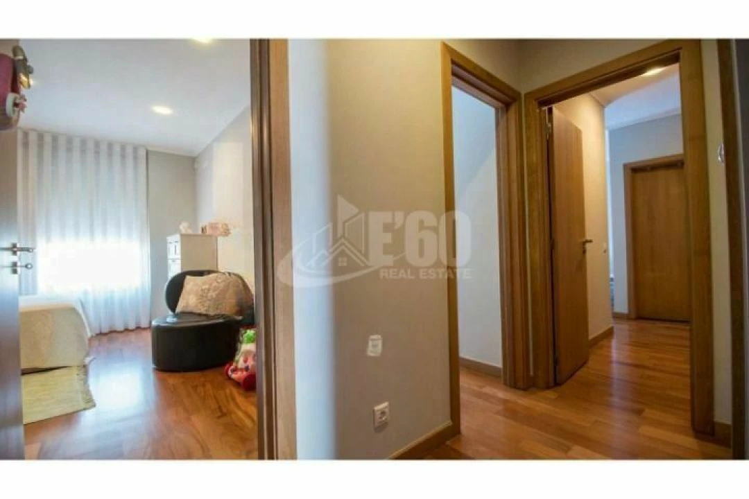 Apartamento T4 para Venda em Espinho Foto 13