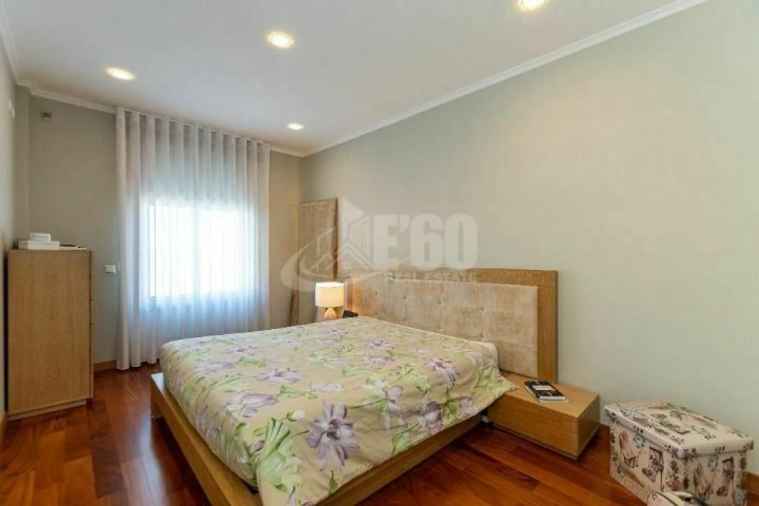 Apartamento T4 para Venda em Espinho Foto 16