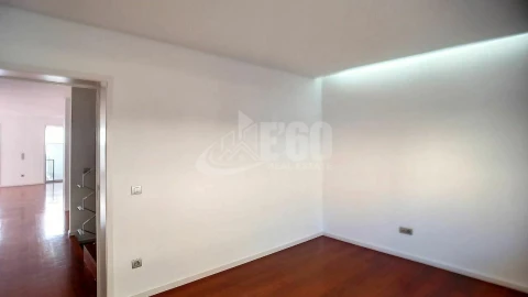 Moradia T4 para Venda em Espinho