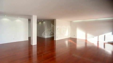 Moradia T4 para Venda em Espinho