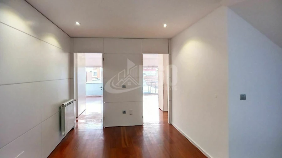 Moradia T4 para Venda em Espinho Foto 4