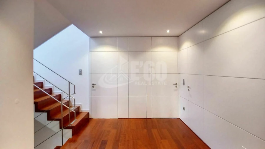 Moradia T4 para Venda em Espinho Foto 10