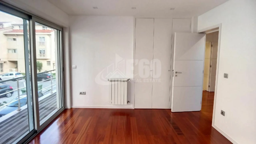 Moradia T4 para Venda em Espinho Foto 17