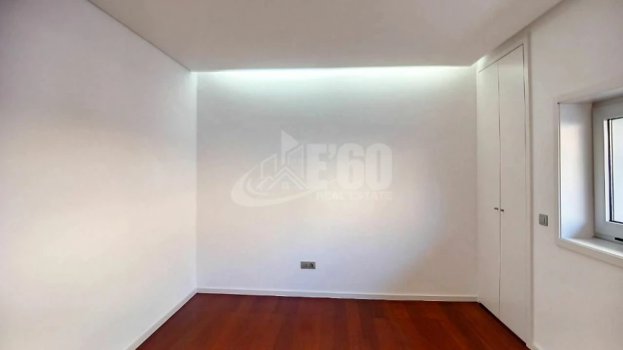 Moradia T4 para Venda em Espinho Foto 7