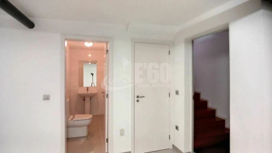 Moradia T4 para Venda em Espinho Foto 18