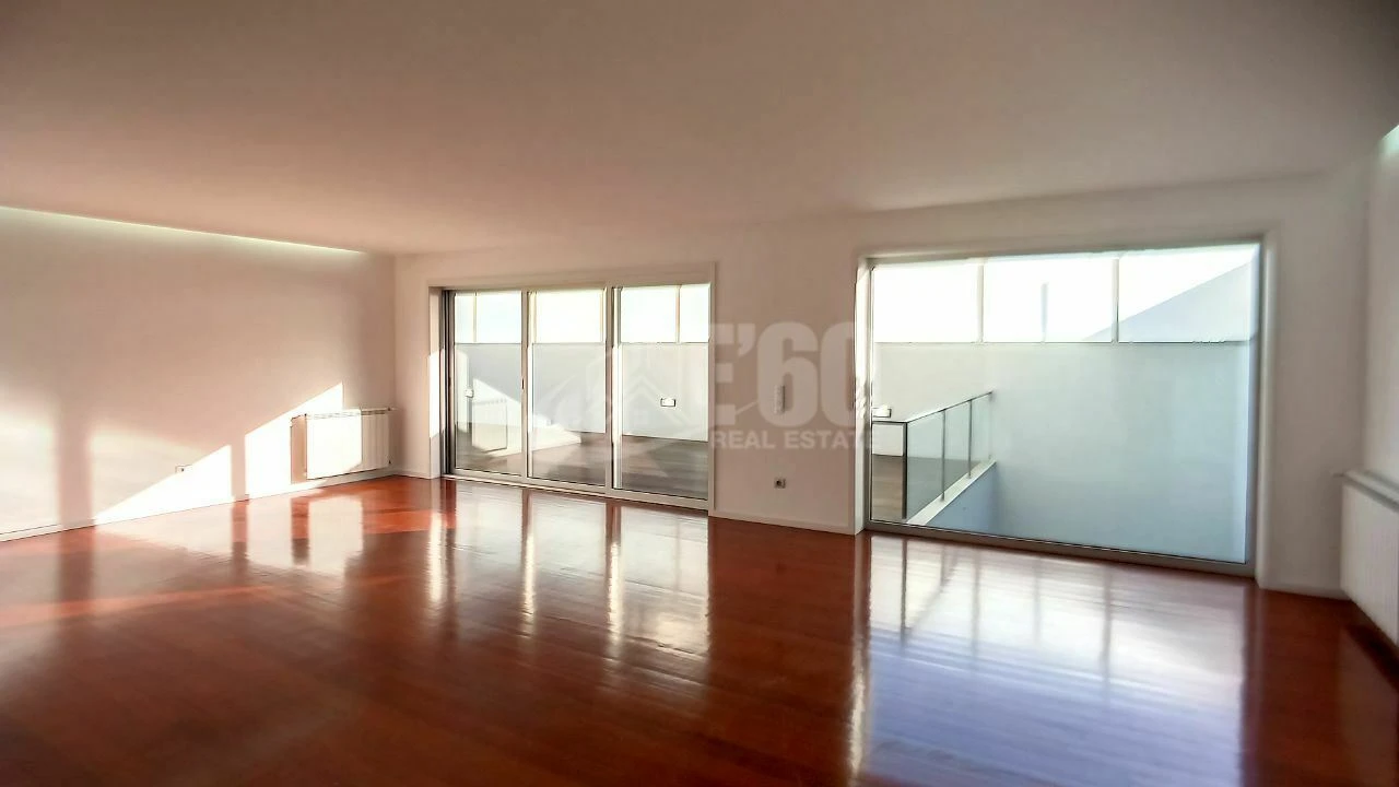 Moradia T4 para Venda em Espinho Foto 12