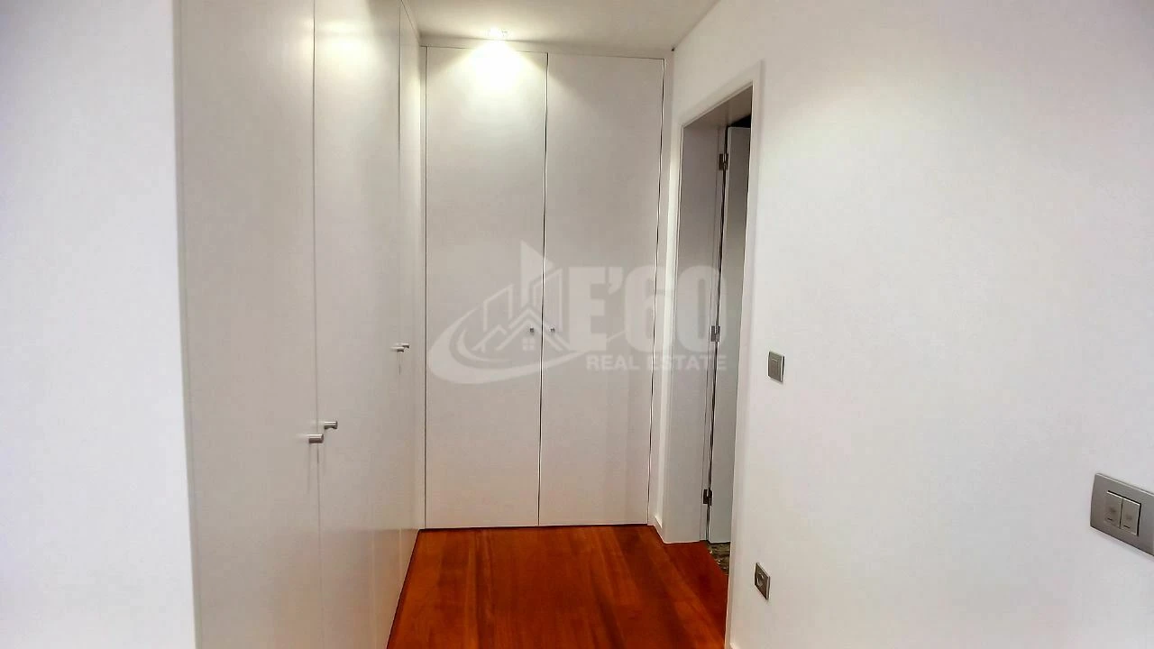 Moradia T4 para Venda em Espinho Foto 16