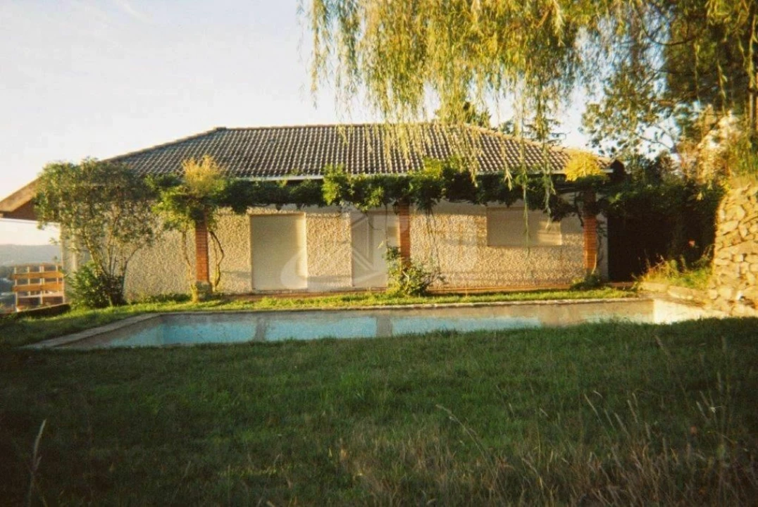 Moradia T6 para Venda em Sobrado e Bairros Foto 1