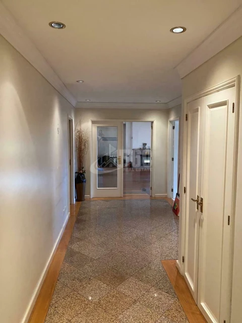 Apartamento T4 para Venda em Mafamude e Vilar do Paraíso