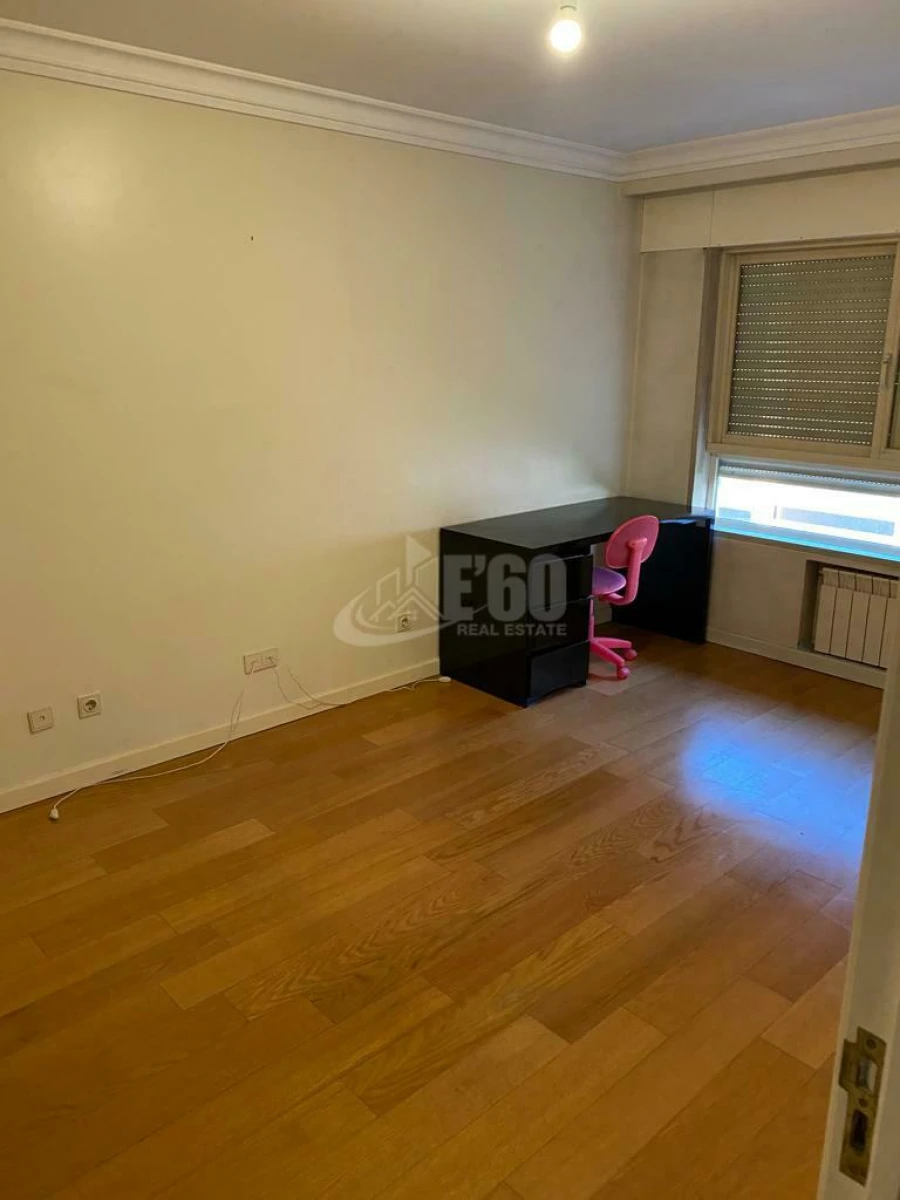 Apartamento T4 para Venda em Mafamude e Vilar do Paraíso Foto 13