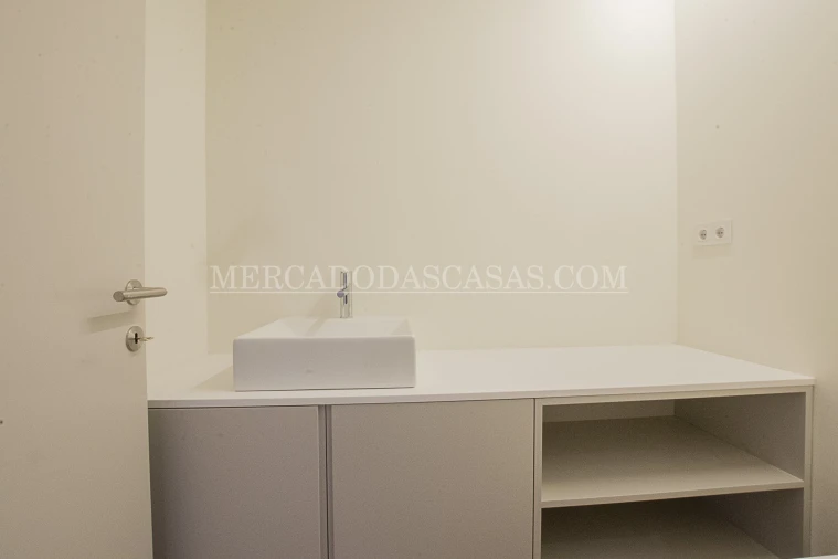Apartamento T2 para Venda em Espinho Foto 7