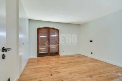 Moradia T4 para Venda em Gulpilhares e Valadares