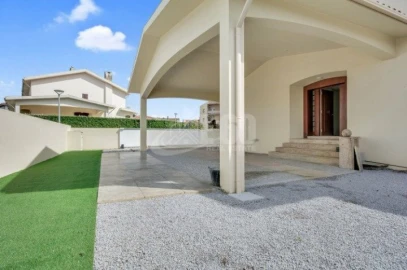 Moradia T4 para Venda em Gulpilhares e Valadares