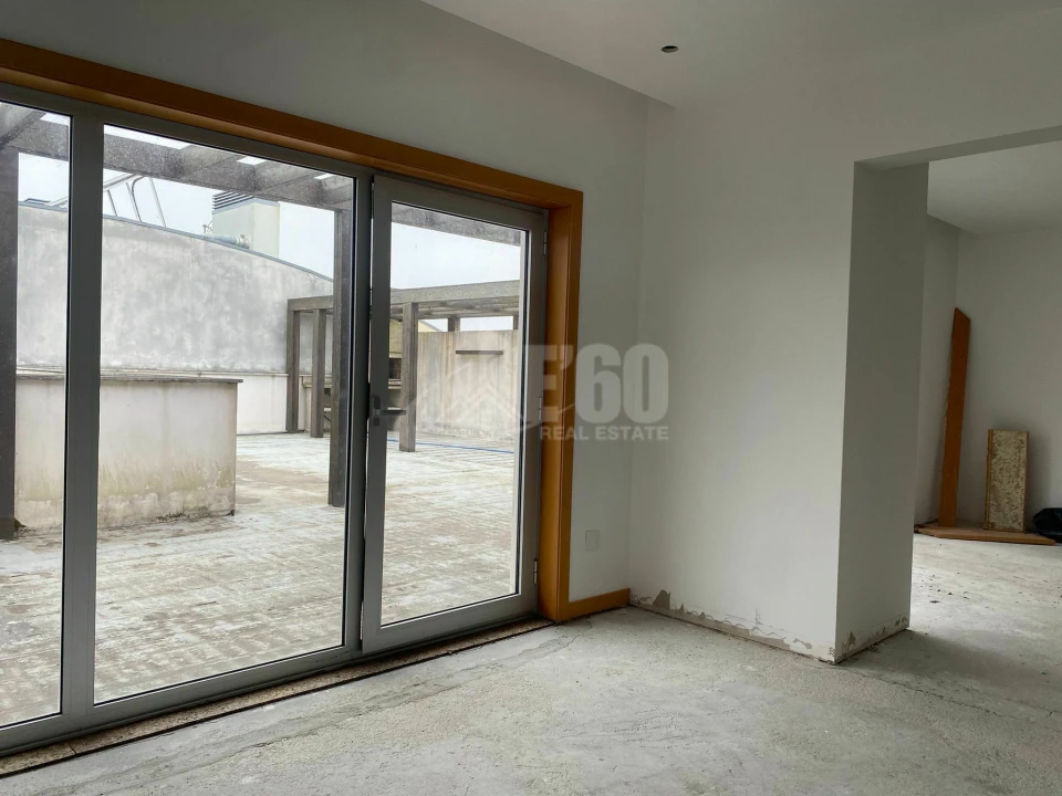 Apartamento T4 para Venda em Silvalde Foto 3