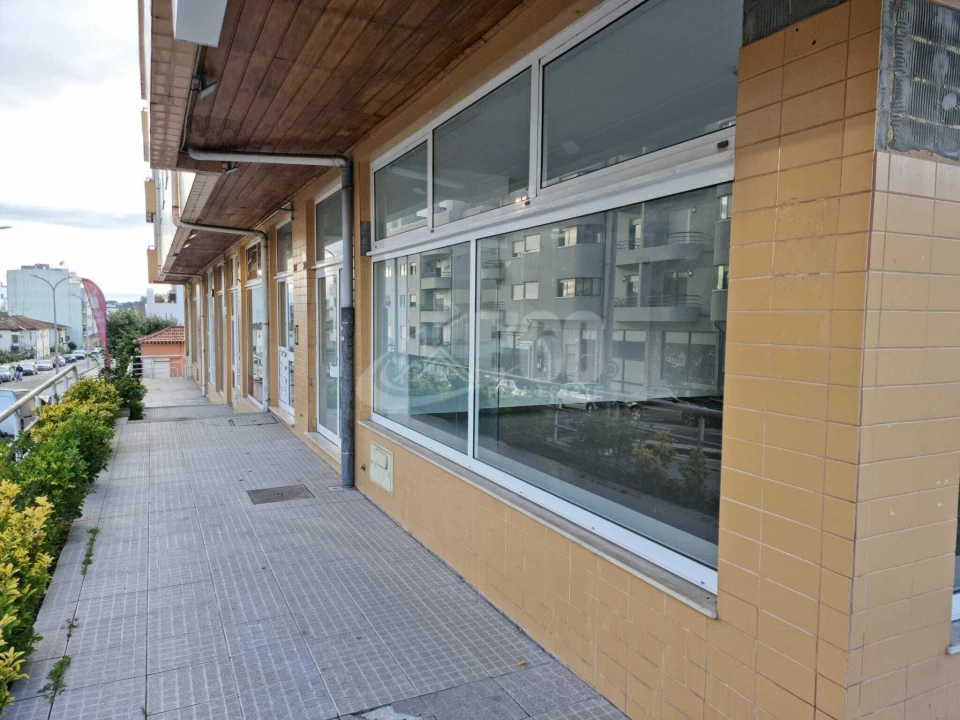 Negócio para Arrendamento em São João da Madeira Foto 2