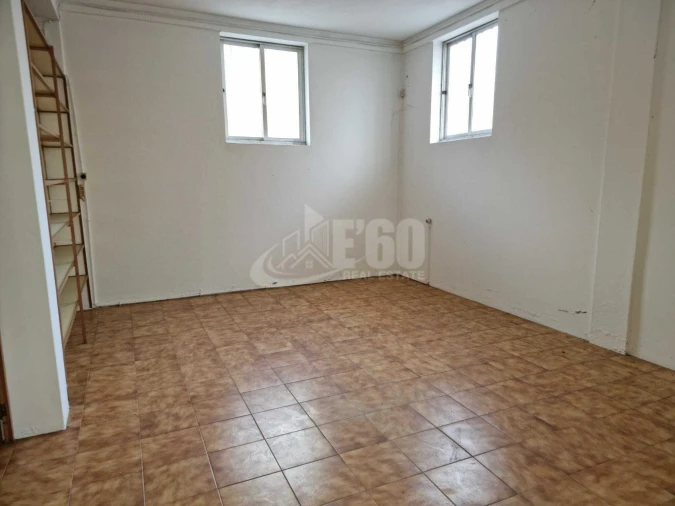 Armazém para Venda em São João da Madeira Foto 7