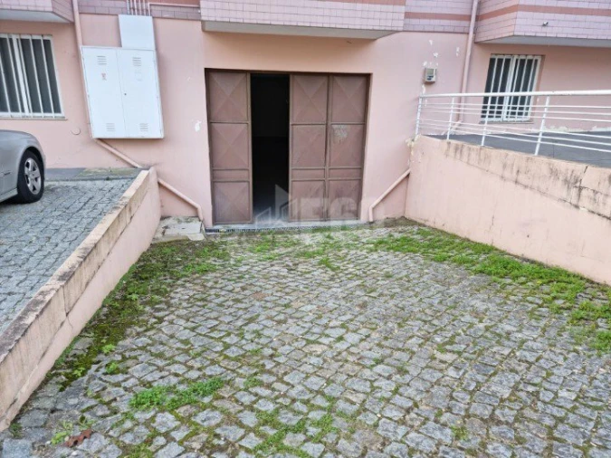 Armazém para Venda em São João da Madeira Foto 5