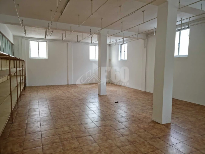 Armazém para Venda em São João da Madeira Foto 9