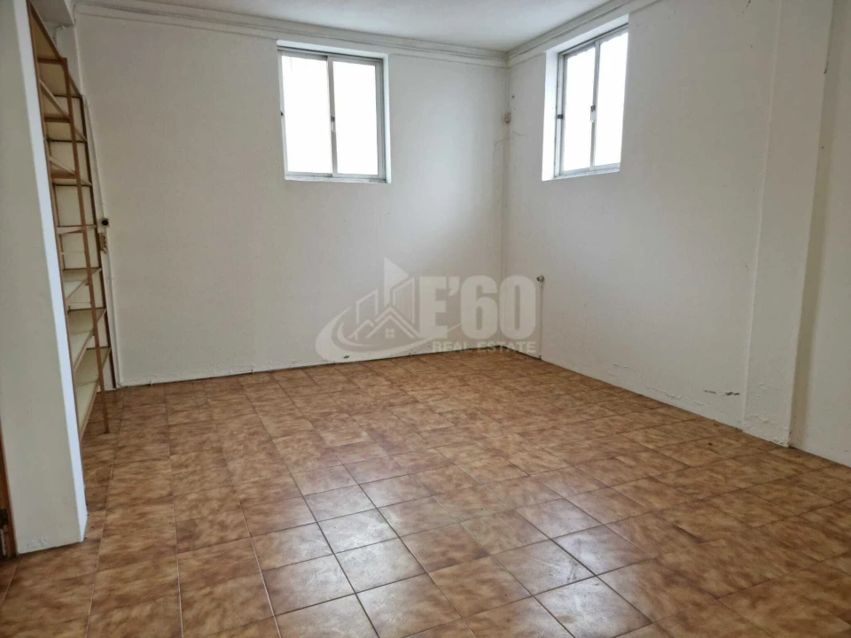 Armazém para Venda em São João da Madeira Foto 7