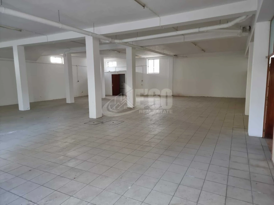 Armazém para Venda em São João da Madeira Foto 2