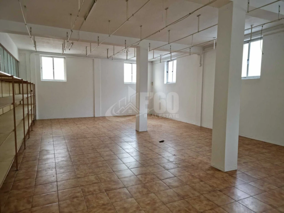 Armazém para Venda em São João da Madeira Foto 9