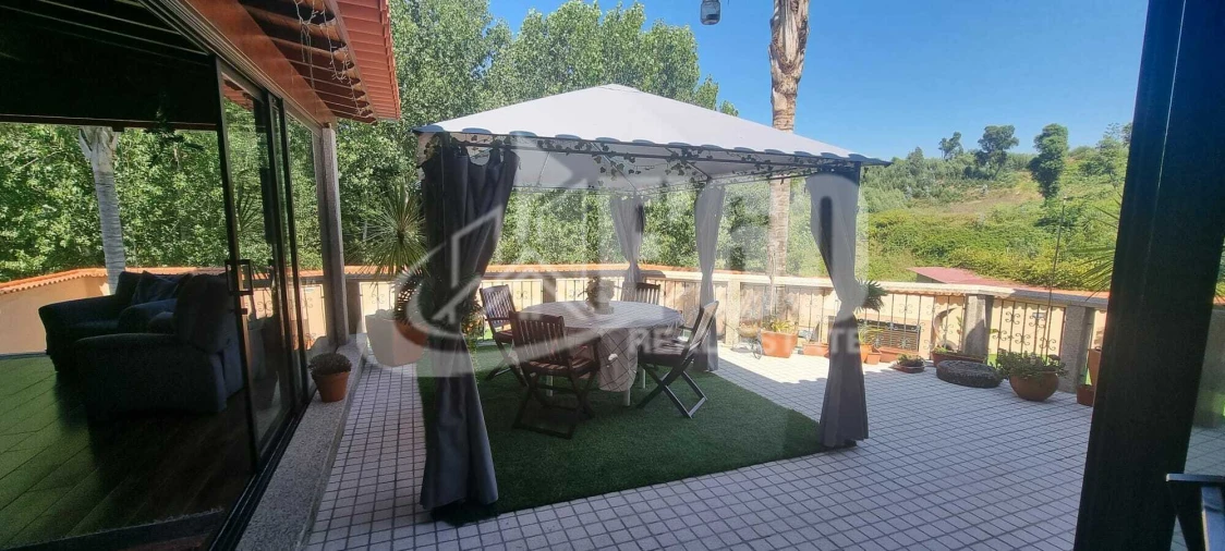 Moradia T4 para Venda em Paços de Brandão Foto 1