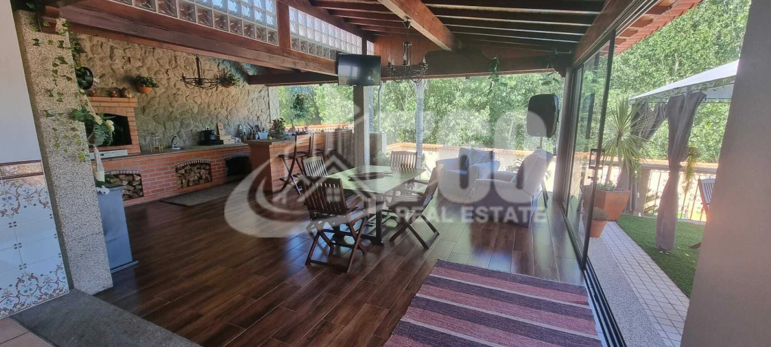 Moradia T4 para Venda em Paços de Brandão Foto 2