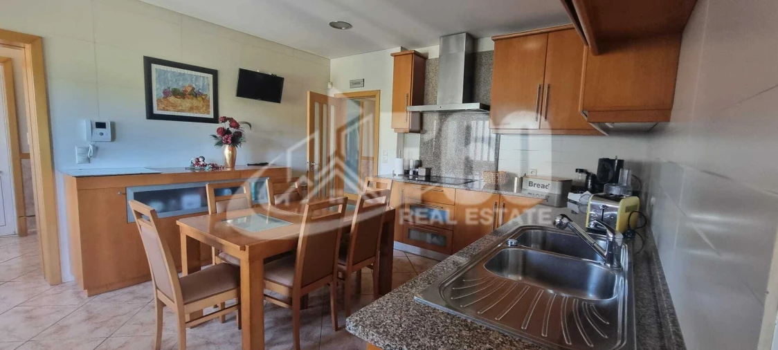 Moradia T4 para Venda em Paços de Brandão Foto 9