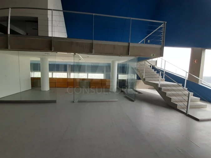 Prédio para Arrendamento em Parque das Nações Foto 5