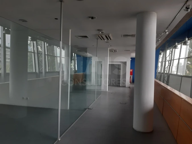Prédio para Arrendamento em Parque das Nações Foto 10