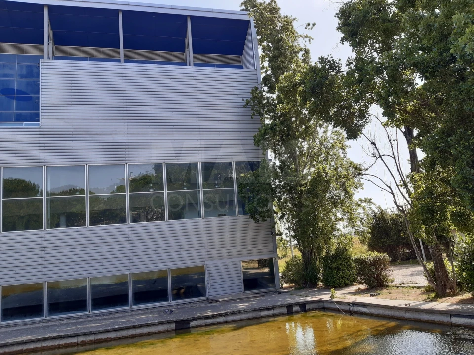 Prédio para Arrendamento em Parque das Nações Foto 1