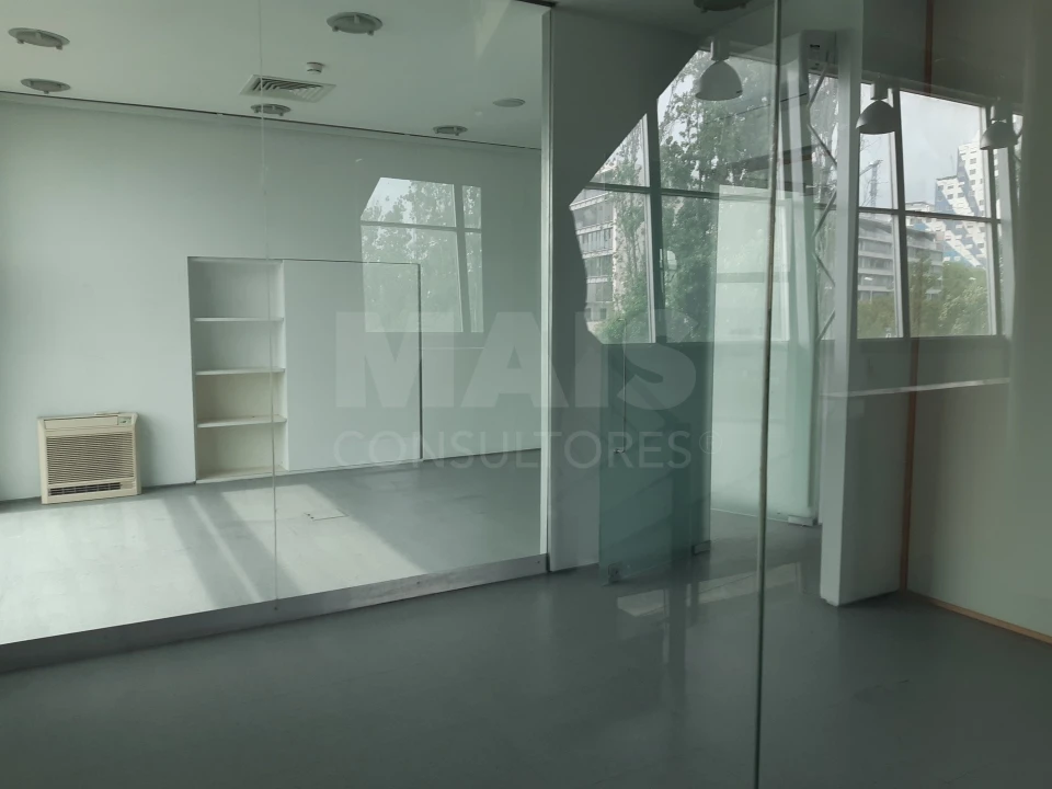 Prédio para Arrendamento em Parque das Nações Foto 11