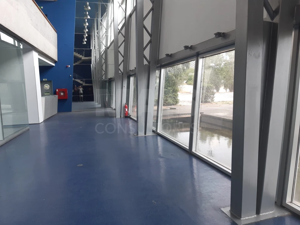 Prédio para Arrendamento em Parque das Nações Foto 7