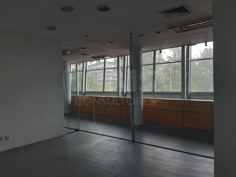 Prédio para Arrendamento em Parque das Nações Foto 9