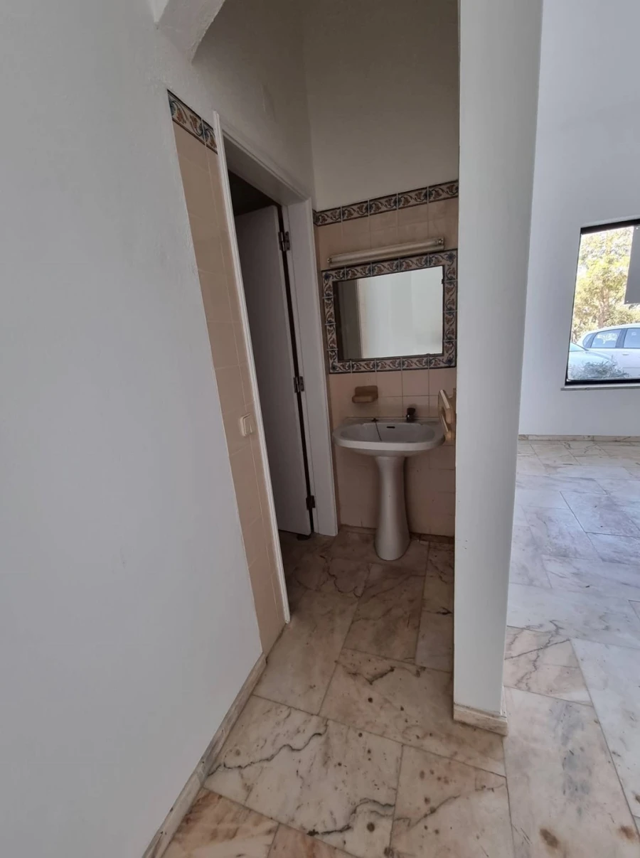 Negócio para Venda em Porches Foto 6