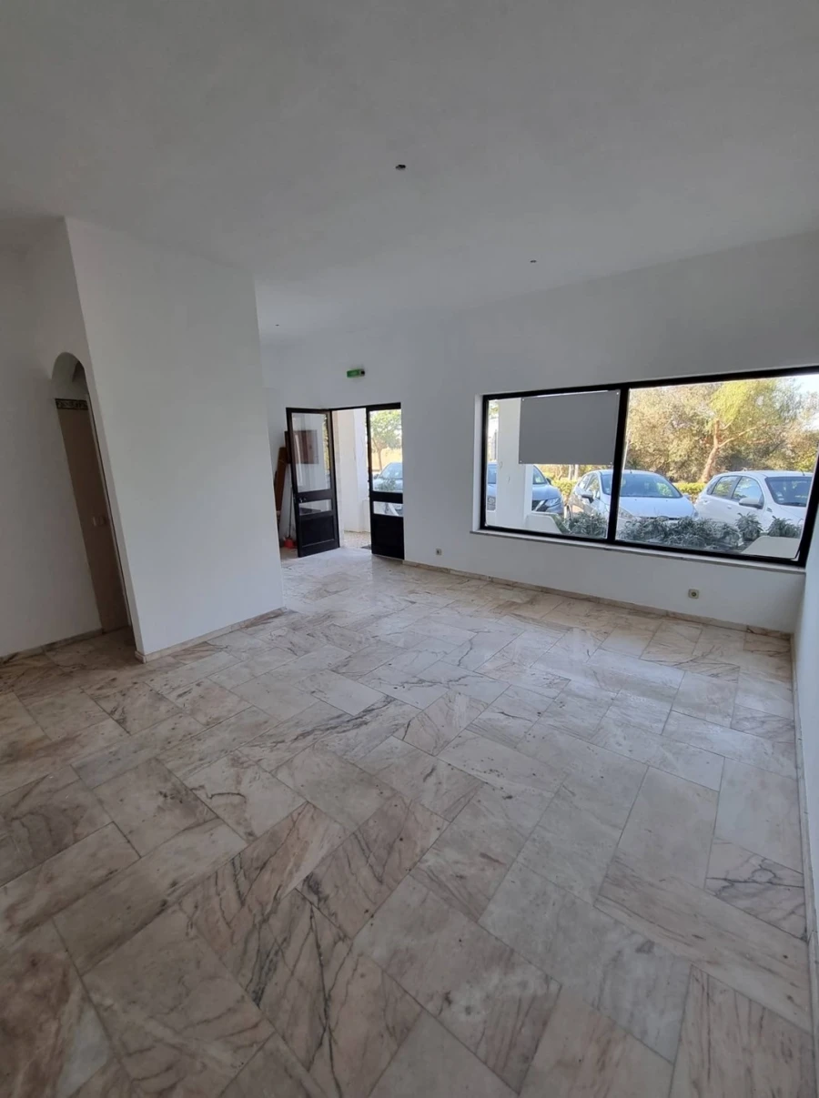 Negócio para Venda em Porches Foto 4