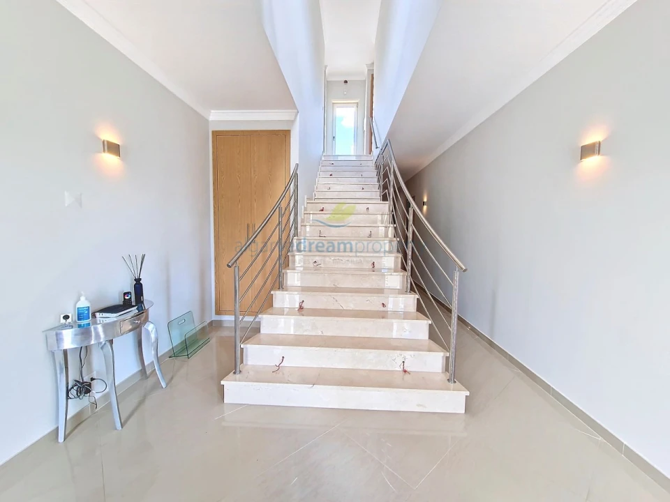 Moradia T4 para Venda em Albufeira e Olhos de Água Foto 5