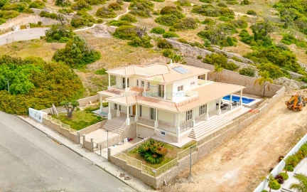 Moradia T4 para Venda em Albufeira e Olhos de Água