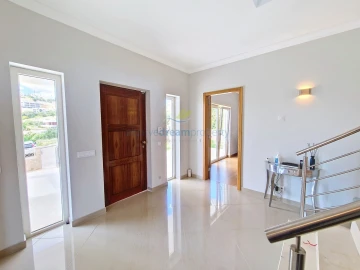 Moradia T4 para Venda em Albufeira e Olhos de Água
