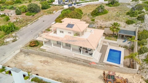 Moradia T4 para Venda em Albufeira e Olhos de Água