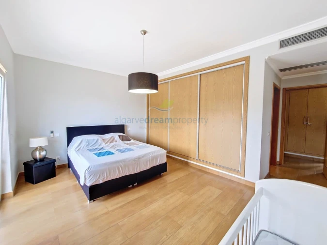 Moradia T4 para Venda em Albufeira e Olhos de Água Foto 27